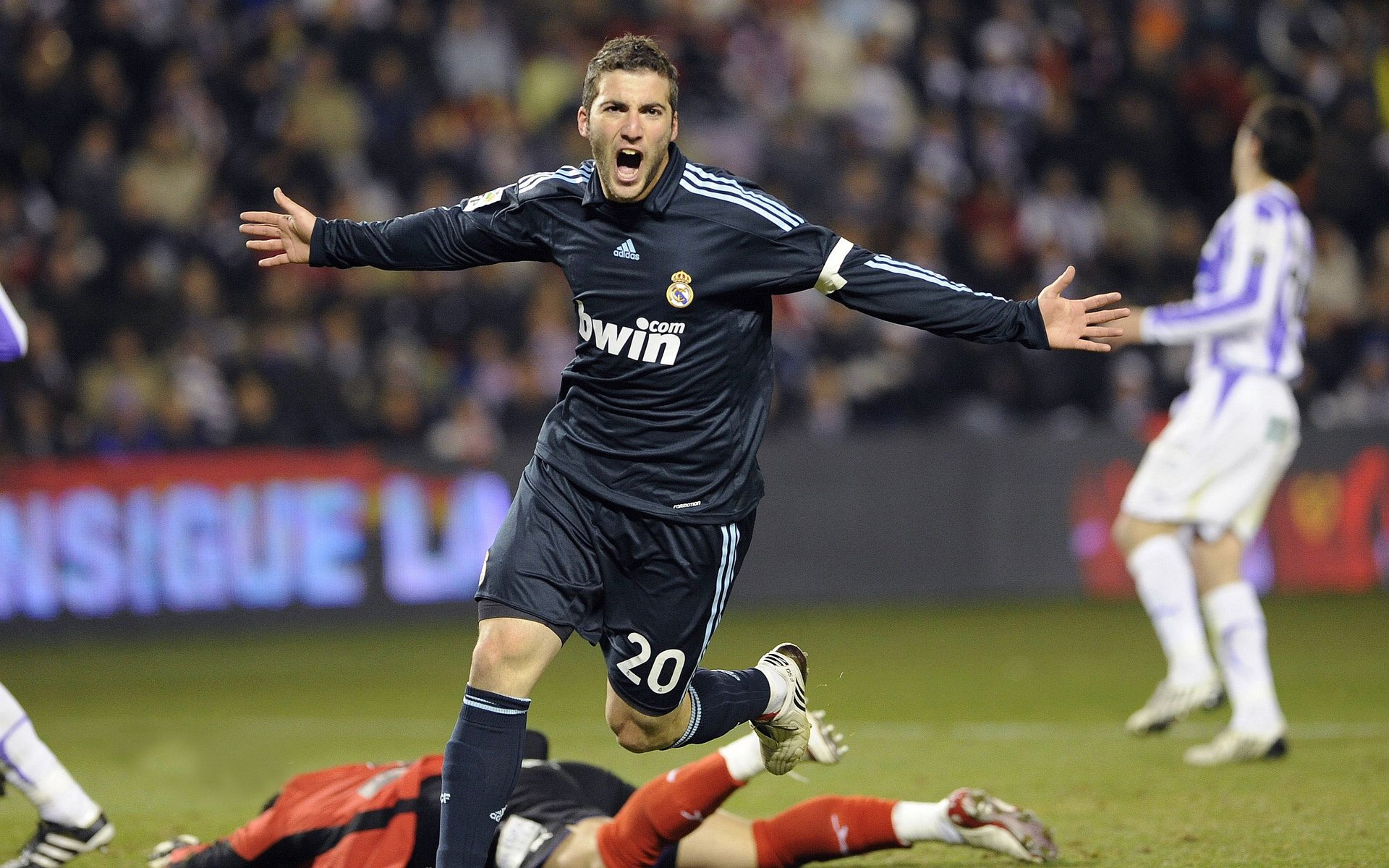 字母哥稳定输出不掉线，公牛主场难挡魔术逆袭